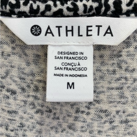 Athleta Breezy v-neck tee in animal print.Colors-black/brown Size-Medium - Picture 3 of 4